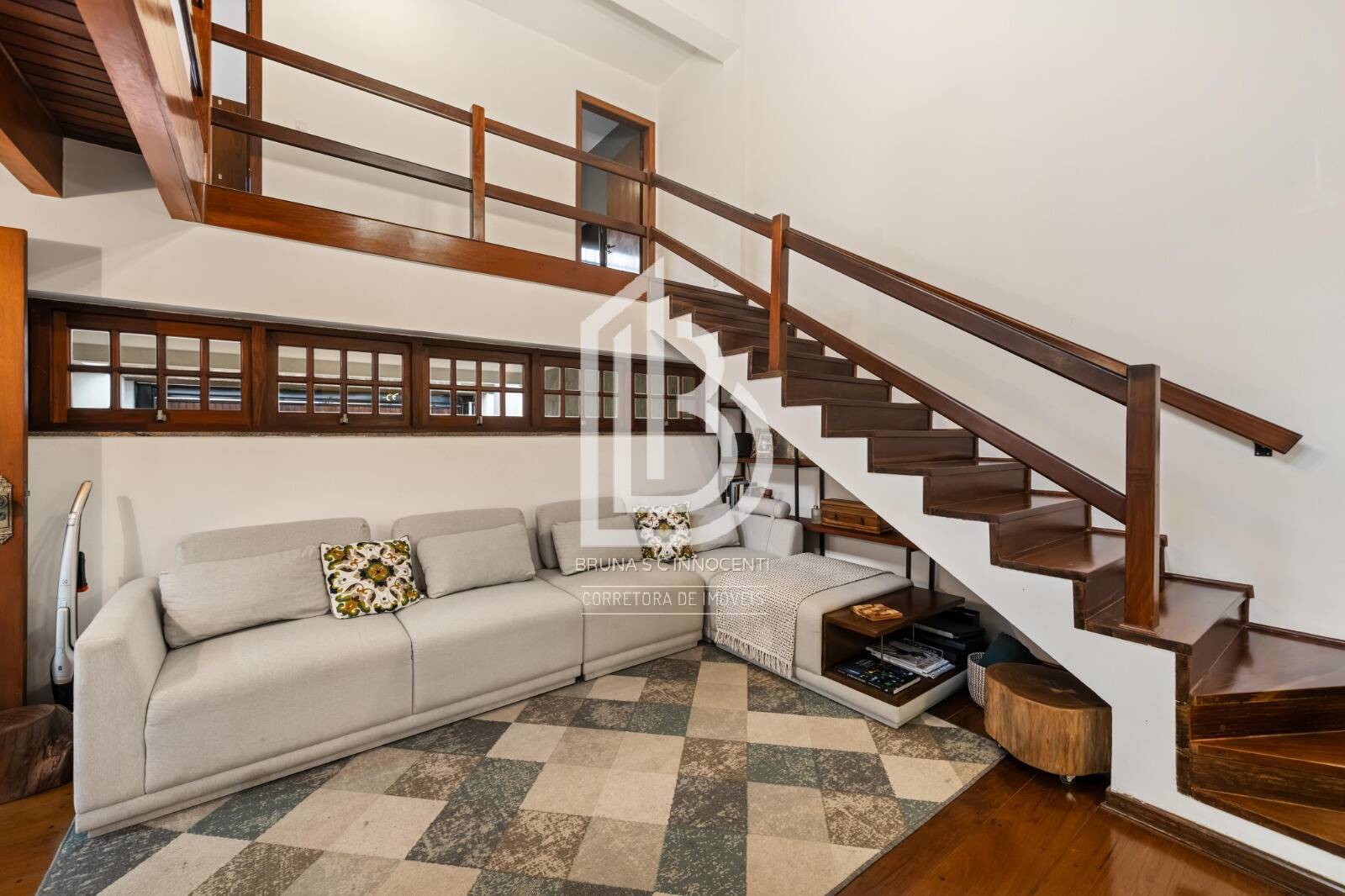 Casa à venda com 4 quartos, 250m² - Foto 1