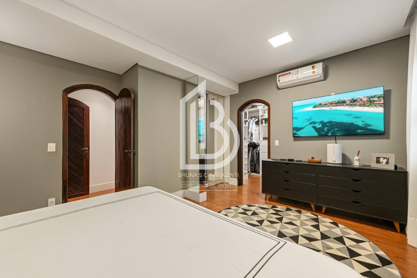 Casa à venda com 4 quartos, 250m² - Foto 11